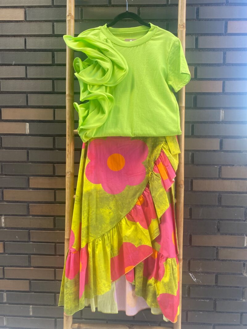 Camiseta con lateral de volantes