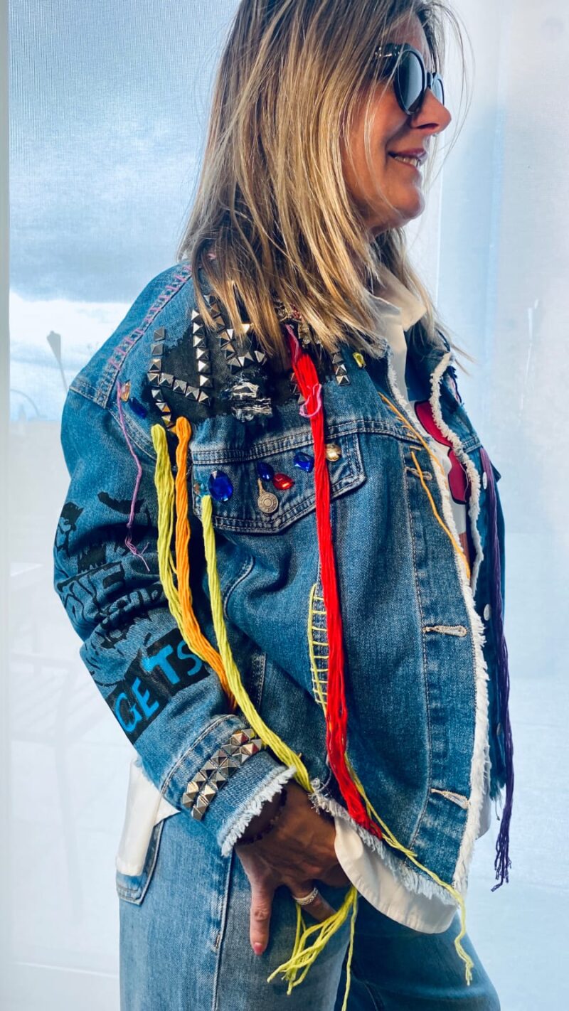 Chaqueta vaquera customizada - Imagen 4