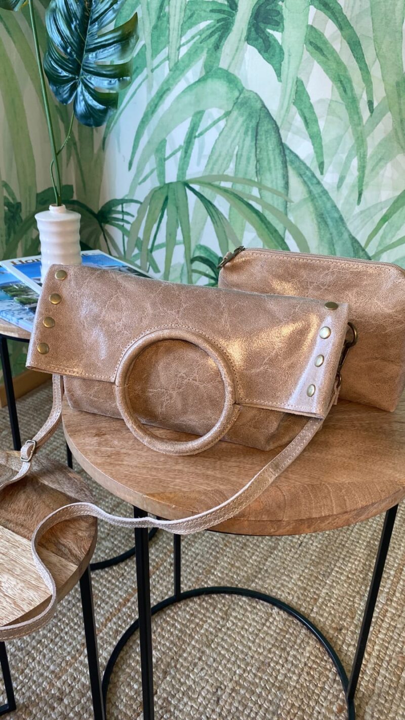 Bolso de Piel con detalles de tachas