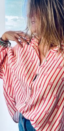 Camisa a rayas detalles corazones